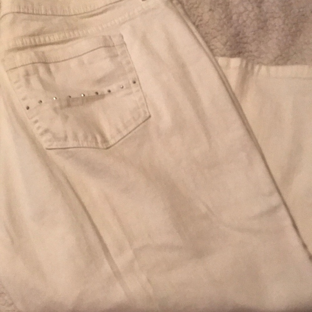 Capris whit